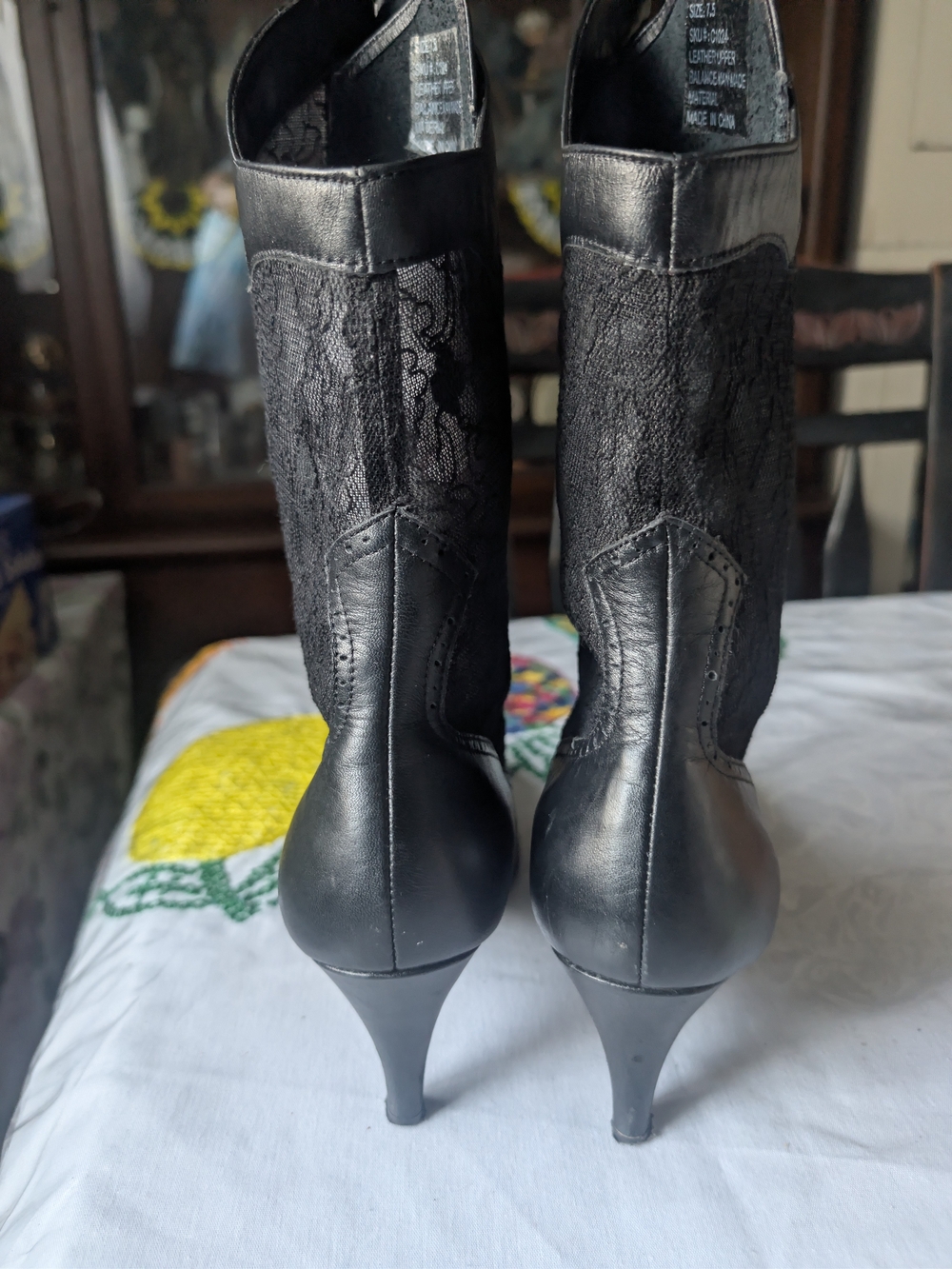 Dingo Women's Black Lace-Up Pointed Toe Boots - Picture 3 of 8